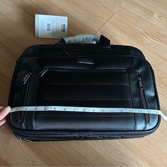 NWT Kenneth Cole Reaction Keystone Checkpoint-Friendly Laptop Portfolio Bag - Picture 10 of 12